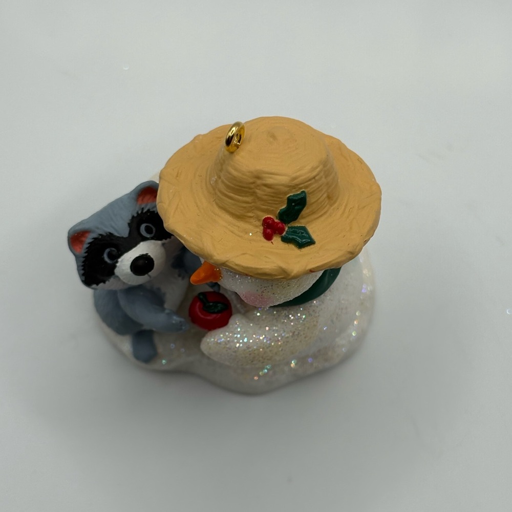 VTG 2001 Hallmark Keepsake Snow Buddies Ornament Raccoon Snowman NO BOX - Picture 3 of 10